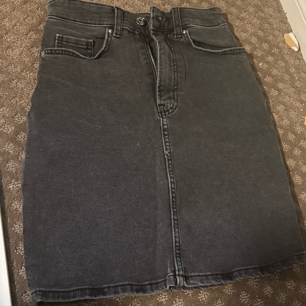Women’s size 0 black jean skirt